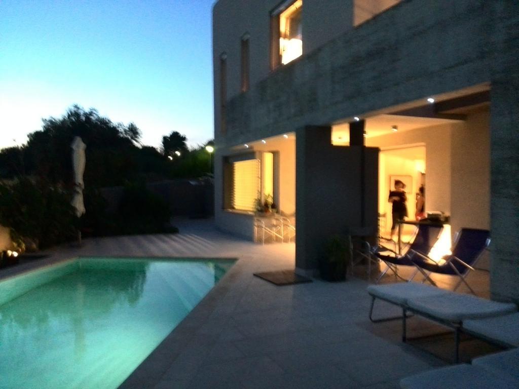 לינה וארוחת בוקר Quartu SantʼElena Art House Quartu - Margine Rosso חדר תמונה